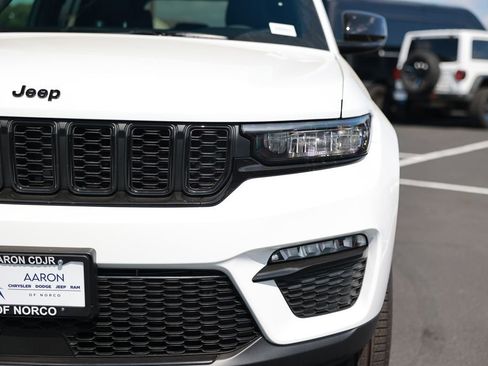 New 2025 Jeep Grand Cherokee Limited w/ Black Appearance Package AWD/4WD image 5