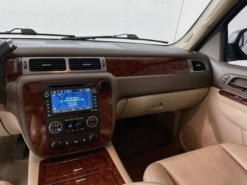 Used 2011 Chevrolet Avalanche LTZ RWD image 20