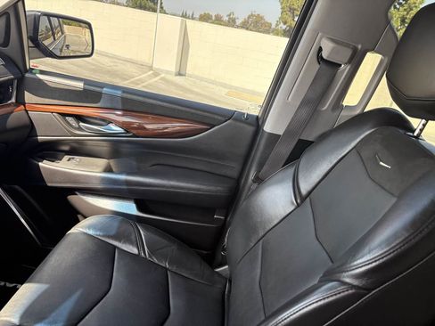 Used 2015 Cadillac Escalade Premium image 36