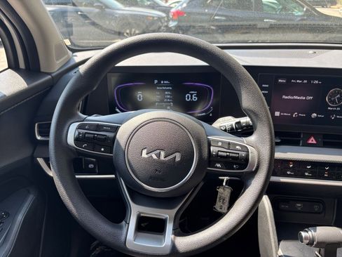 Used 2025 Kia Sportage LX image 34