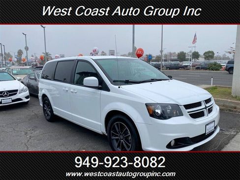 Used 2018 Dodge Grand Caravan GT image 2