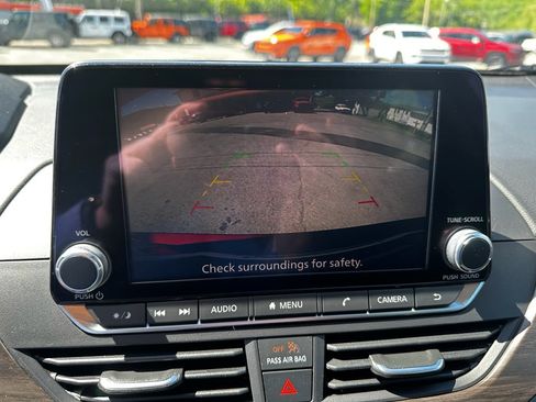Used 2024 Nissan Altima 2.5 SV FWD image 18