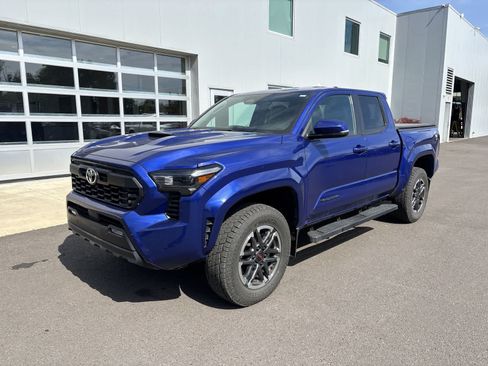 Used 2024 Toyota Tacoma TRD Sport w/ TRD Sport Upgrade Package AWD/4WD image 1