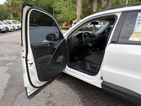 Used 2018 Volkswagen Tiguan Limited w/ Premium Package FWD image 9