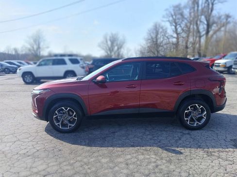 Used 2025 Chevrolet Trax LT w/ Driver Confidence Package image 5