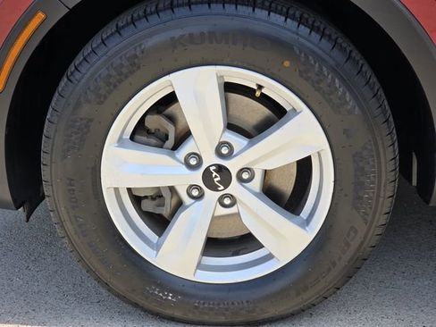 Used 2022 Kia Sorento LX FWD image 9