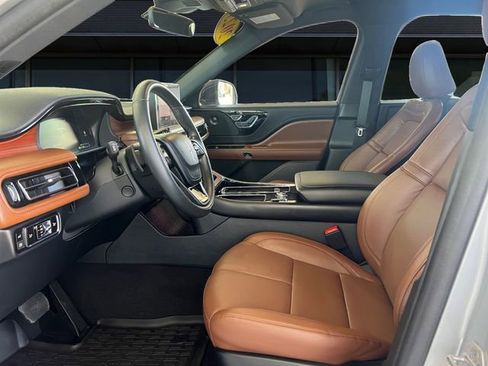 Used 2023 Lincoln Aviator Grand Touring AWD/4WD image 9