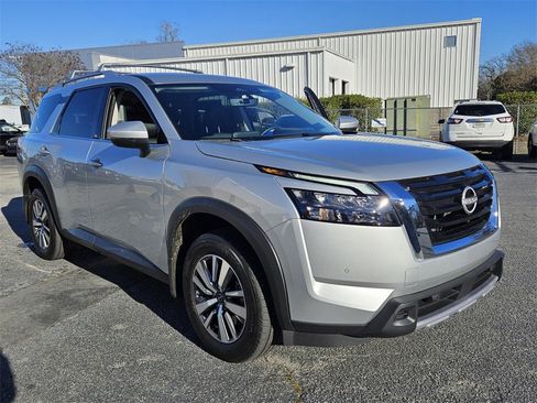 Used 2025 Nissan Pathfinder SL image 25