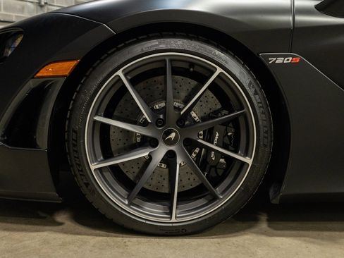 Used 2020 McLaren 720S Spider image 34