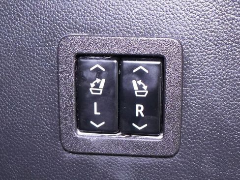 Used 2020 Buick Enclave Premium w/ Surround and Sites Package image 28