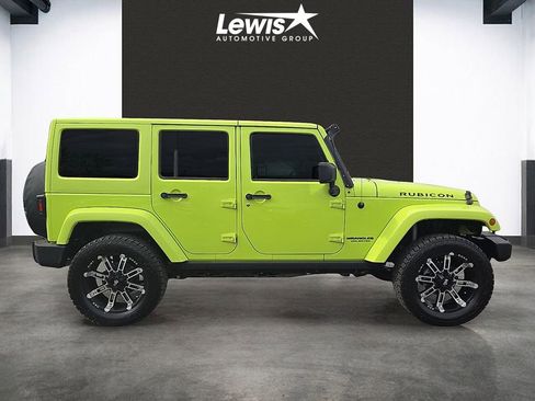 Used 2016 Jeep Wrangler Unlimited Rubicon w/ Connectivity Group AWD/4WD image 5