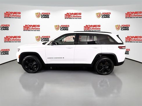 Used 2023 Jeep Grand Cherokee Altitude image 13