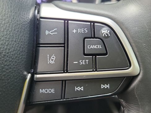 Certified 2024 Toyota Highlander XLE FWD image 25