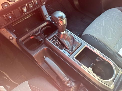 Used 2022 Toyota Tacoma TRD Sport image 25