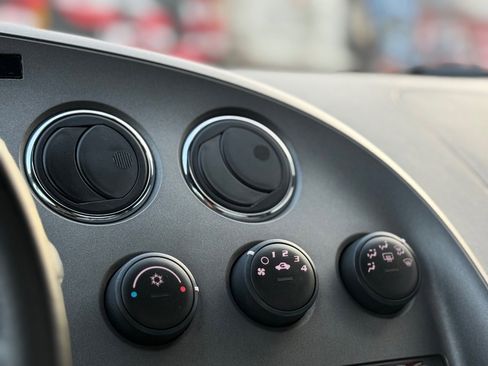 Used 2008 Pontiac Solstice GXP RWD image 22