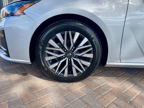 Used 2024 Nissan Altima 2.5 SV image 9