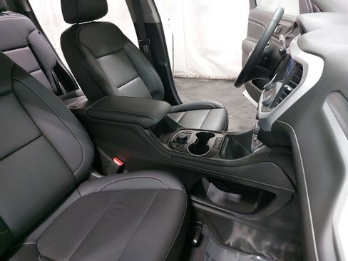 Used 2023 GMC Acadia SLT w/ Trailering Package image 10