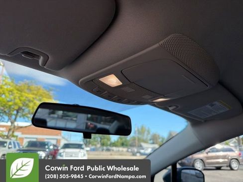 Used 2018 Ford Fusion SE w/ Fusion SE Technology Package FWD image 18