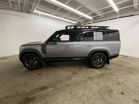 Used 2023 Land Rover Defender 130 X-Dynamic SE image 3