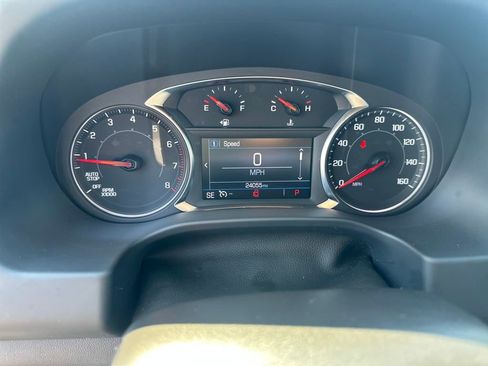 Used 2023 GMC Acadia SLE image 17