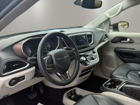 Used 2020 Chrysler Voyager Lxi FWD image 10