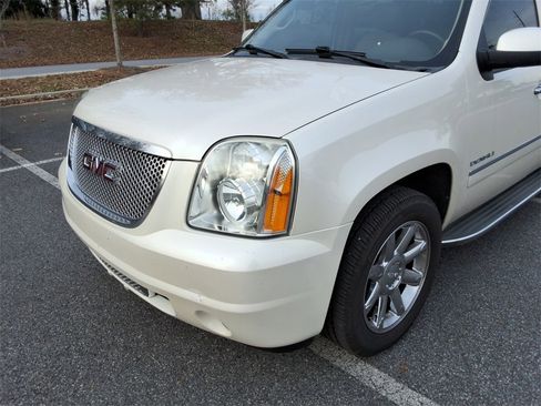 Used 2013 GMC Yukon Denali image 9