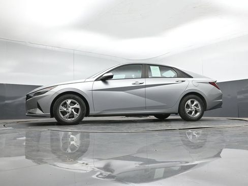 Used 2021 Hyundai Elantra SE FWD image 39