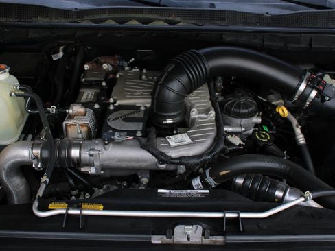 Used 2017 Nissan Titan SV image 49