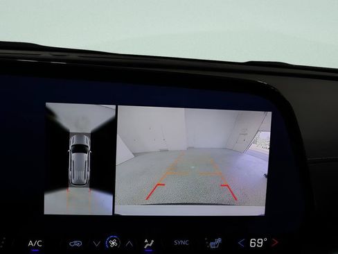 Used 2025 Chevrolet Traverse LT w/ Midnight/Sport Edition FWD image 11