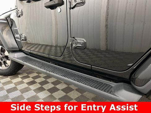 Used 2018 Jeep Wrangler Unlimited Sahara w/ LED Lighting Group image 10