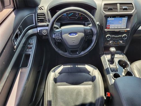 Used 2017 Ford Explorer XLT w/ Equipment Group 202A image 13
