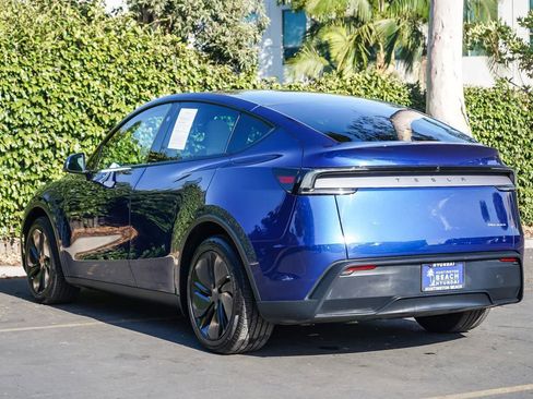 Used 2026 Tesla Model Y Long Range AWD/4WD image 4
