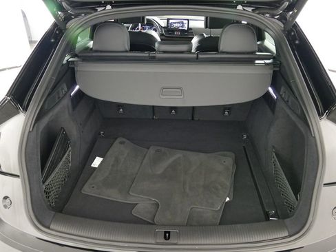 Certified 2025 Audi Q5 2.0T Premium AWD/4WD image 3