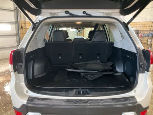 Used 2020 Subaru Forester Touring image 29