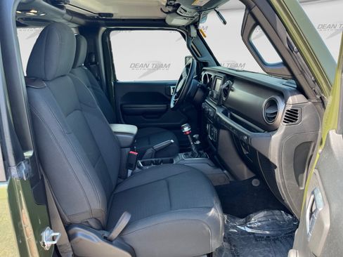 Used 2021 Jeep Wrangler Sport AWD/4WD image 17