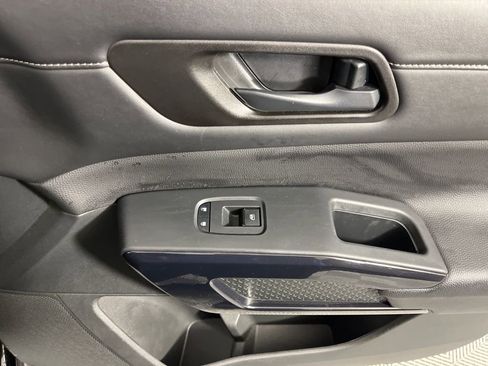 Used 2025 Nissan Pathfinder SV image 21