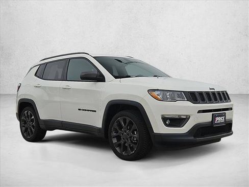 Used 2021 Jeep Compass Latitude FWD image 3