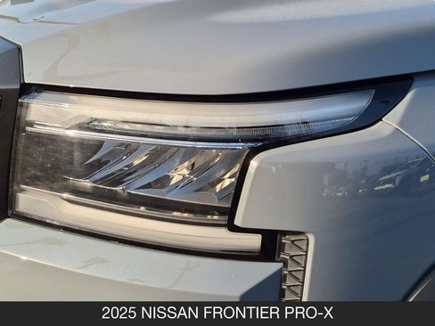 Used 2025 Nissan Frontier Pro-X RWD image 10