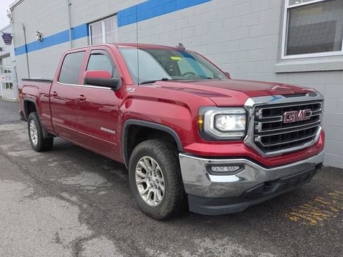 Used 2018 GMC Sierra 1500 SLE w/ SLE Value Package AWD/4WD image 3