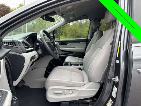 Used 2024 Honda Odyssey EX image 3