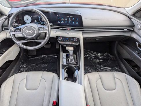 Used 2025 Hyundai Elantra Limited FWD image 13