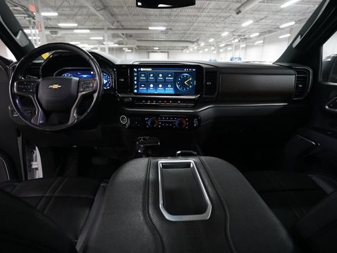 Used 2022 Chevrolet Silverado 1500 High Country w/ High Country Premium Package AWD/4WD image 5