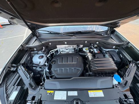 Used 2025 Volkswagen Atlas SE image 36