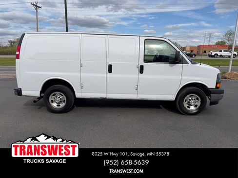Used 2017 Chevrolet Express 3500 RWD image 6