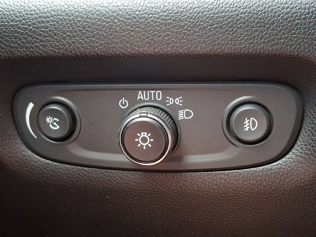 Used 2020 Chevrolet Traverse LT w/ LPO, Floor Liner Package AWD/4WD image 24