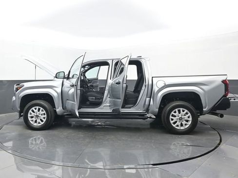 Used 2026 Toyota Tacoma SR w/ SR Upgrade Package image 31