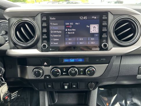 Used 2022 Toyota Tacoma SR5 AWD/4WD image 18