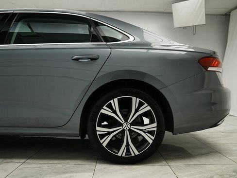 Used 2022 Volkswagen Passat 2.0T SE image 11