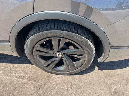 Used 2024 Volkswagen Tiguan SE R-Line image 20