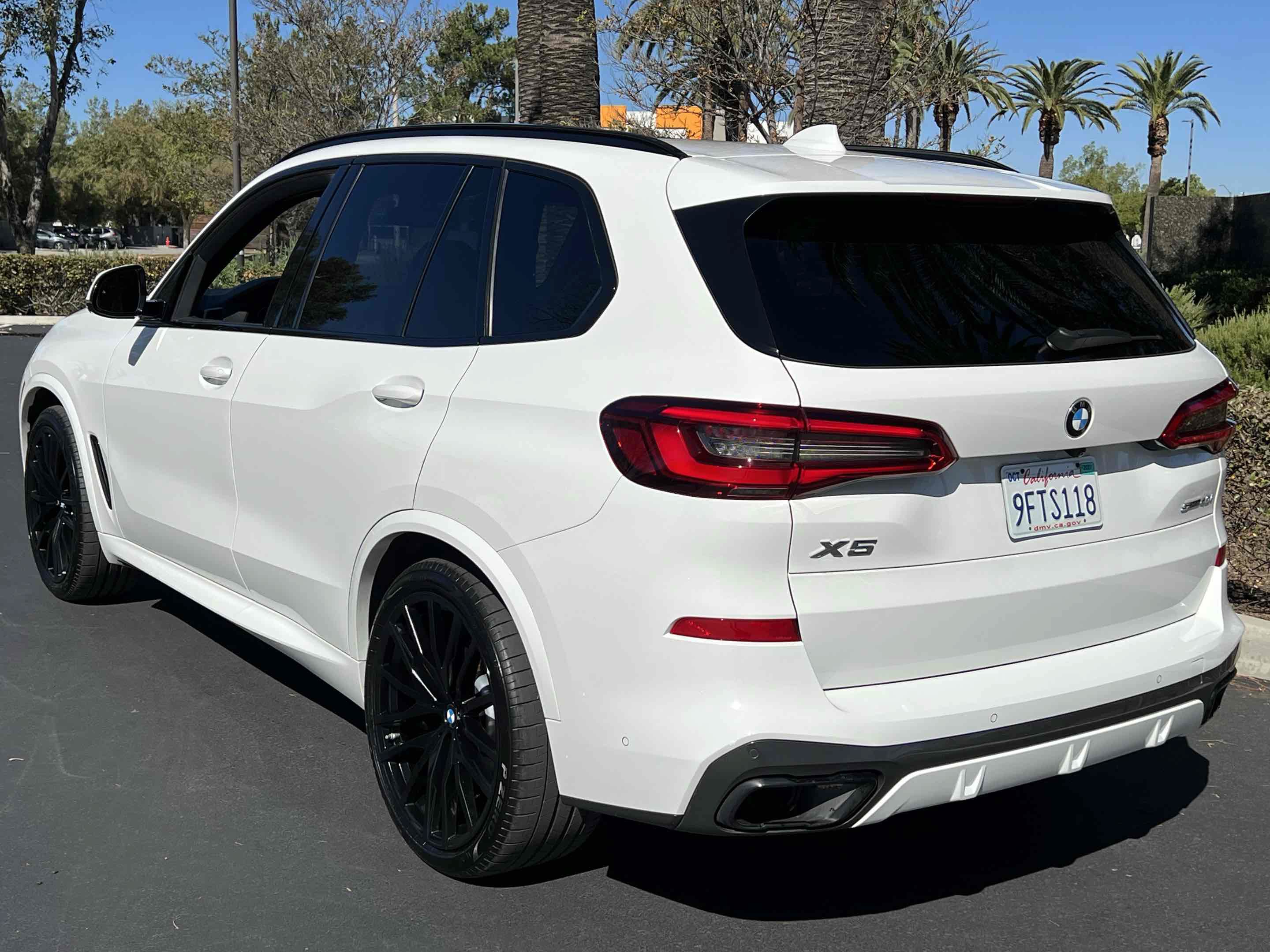 Used 2020 BMW X5 sDrive40i w/ M Sport Package RWD image 2